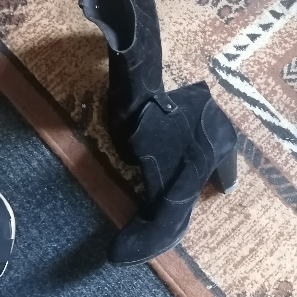 Boots - Picture 3 of 4